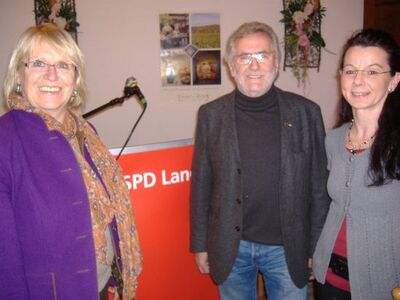 MdB Angelika Graf mit Rolf Haucke und Anja König