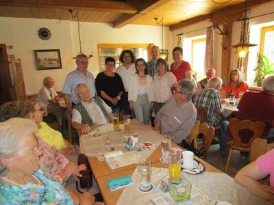 Zweiter Bürgermeister Georg Wild und seine Gemeinderatskollegen suchten auch das Gespräch mit den Senioren