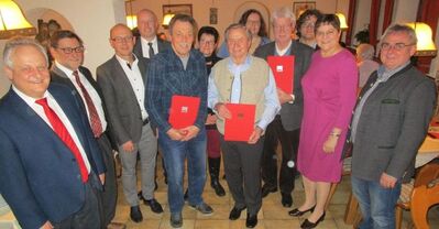 Dr. Dieter Winkelmann, Otto Janak und Fridolin Selzer mit den Kommunalpolitikern und SPD-Ortsvorsitzenden Hans Wagner