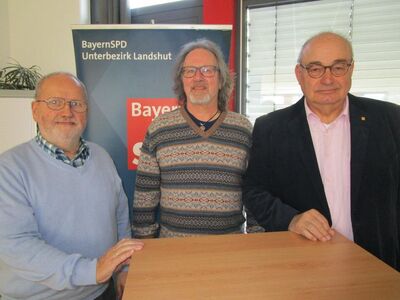 Rolf Kleeberg informierte im Beisein der Arge-Vorsitzenden H. Manske und G. Wick über das Thema Pflege