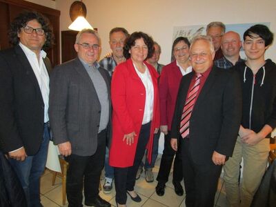 Die neue Vorstandschaft der Altdorfer SPD mit der Landtagsabgeordneten Ruth Müller