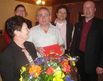 Ehrung von Erika Graf durch Hans Seidl mit Christel Engelhardt, Georg Wild und Michael Kapfhammer